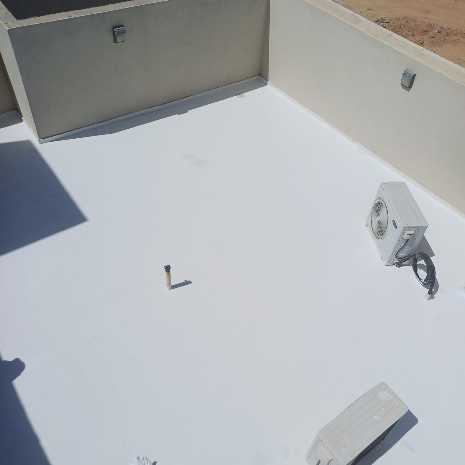 عزل الاسطح المبلطه